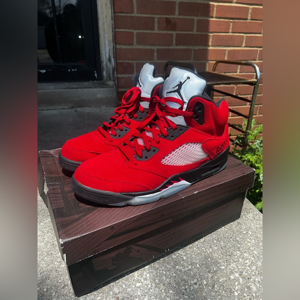 2021 Air Jordan Retro 5 “ Raging Bulls”
